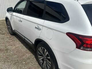 2021 Mitsubishi Outlander III Рестайлинг 3, белый, 2600000 рублей, вид 5