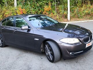 2013 BMW 5 серии 520i VI (F10/F11/F07), коричневый, 1620000 рублей, вид 1