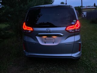 2017 Honda Freed II, серый, 1350000 рублей, вид 3