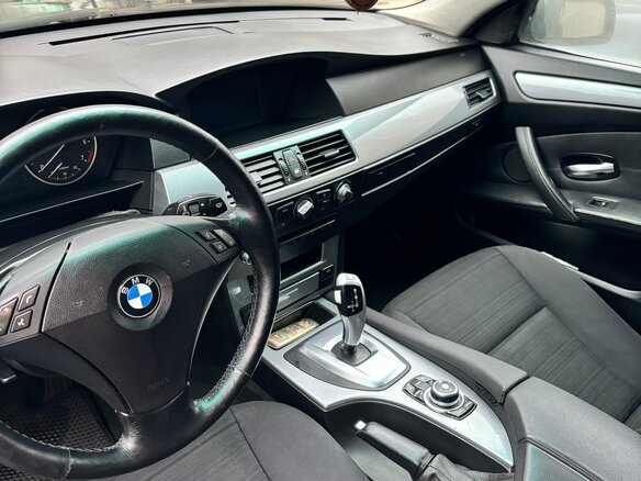 2009 BMW 5 серии 520i V (E60/E61) Рестайлинг, чёрный, 1250000 рублей - вид 13