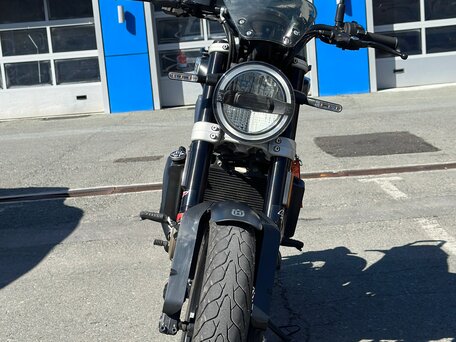 2021 Husqvarna Svartpilen 401, серый, 399003 рублей, вид 2