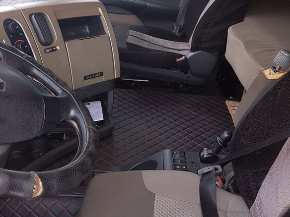 2011 Renault Premium, красный, 1800000 рублей - вид 5