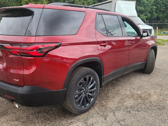 2022 Chevrolet Traverse II Рестайлинг, пурпурный, 3700000 рублей - вид 3