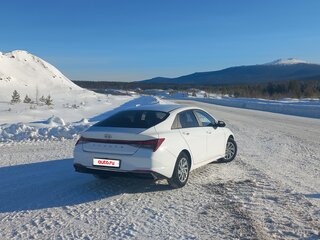 2021 Hyundai Avante VII, белый, 1900000 рублей, вид 4