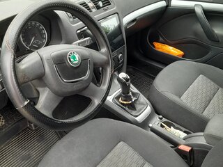2011 Skoda Octavia II (A5) Рестайлинг, пурпурный, 950000 рублей, вид 4