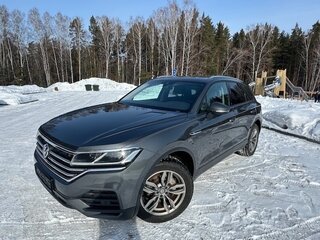 2018 Volkswagen Touareg III, серый, 4300000 рублей, вид 1