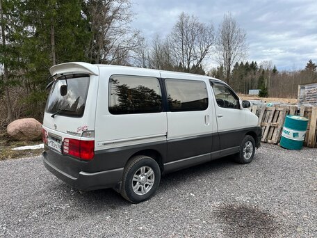 1999 Toyota Grand HiAce I, белый, 900000 рублей, вид 3