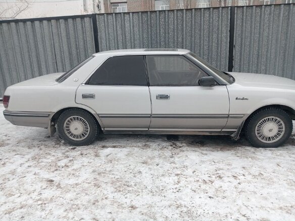 1988 Toyota Crown VIII (S130), серый, 700000 рублей - вид 20
