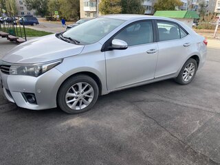 2013 Toyota Corolla XI (E160, E170, E180), серебристый, 1750000 рублей, вид 3