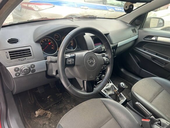 2008 Opel Astra H Рестайлинг, красный, 400000 рублей - вид 12
