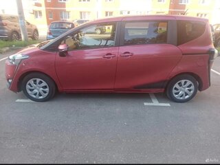 2018 Toyota Sienta II Рестайлинг, красный, 1520000 рублей, вид 4