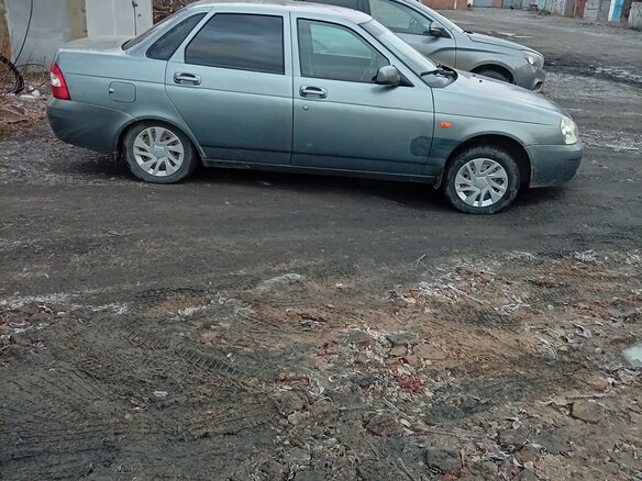 2011 Lada (ВАЗ) Priora I, серый, 420000 рублей - вид 2