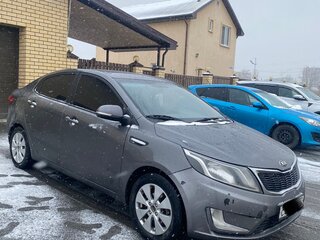 2014 Kia Rio 4-speed III, серый, 885000 рублей, вид 4