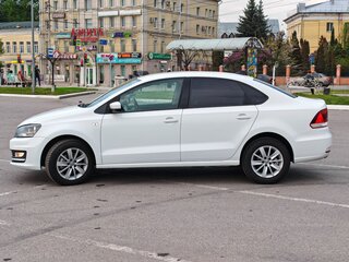 2017 Volkswagen Polo V Рестайлинг, белый, 1350000 рублей, вид 4