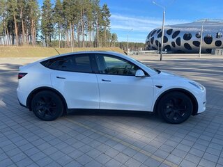 2023 Tesla Model Y Long Range Dual Motor I, белый, 4000000 рублей, вид 2