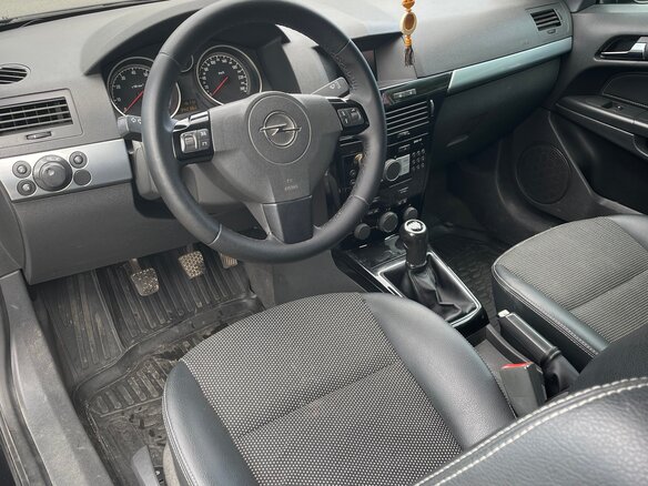 2007 Opel Astra GTC H Рестайлинг, чёрный, 350000 рублей - вид 9