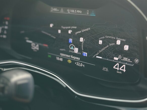 2019 Audi Q8 50 TDI I (4M), синий, 6500000 рублей - вид 11