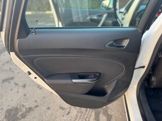 2011 Opel Astra J, белый, 1000000 рублей, вид 4