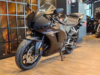 2025 Honda CBR 600RR, чёрный, 1820000 рублей, вид 2