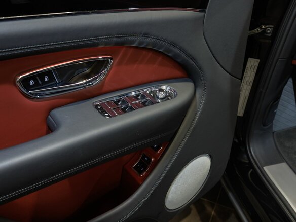 2025 Bentley Bentayga I Рестайлинг, чёрный, 34500000 рублей - вид 25