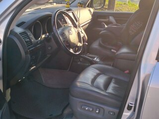 2010 Toyota Land Cruiser 200 Series, серебристый, 2870000 рублей, вид 4