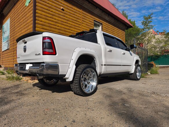 2018 Ram 1500 Crew Cab eTorque V, белый, 7000000 рублей - вид 12