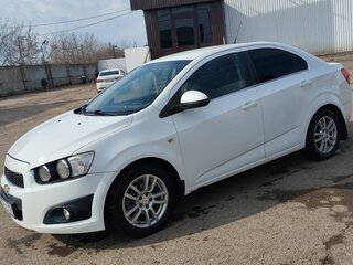 2014 Chevrolet Aveo II, белый, 680000 рублей, вид 4