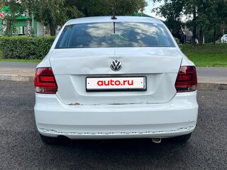 2017 Volkswagen Polo V Рестайлинг, белый, 442000 рублей, вид 3