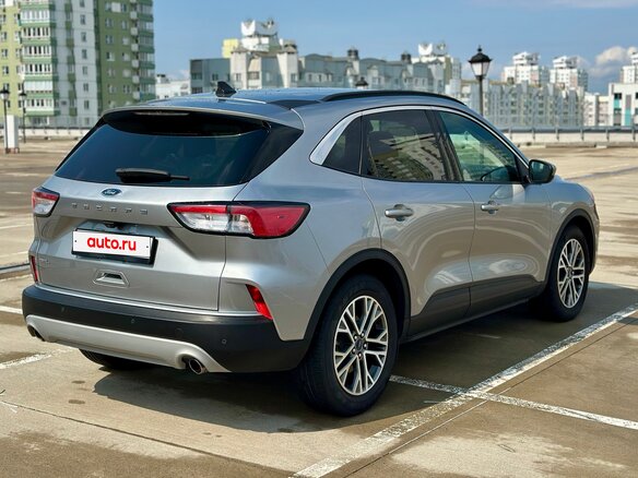 2021 Ford Escape IV, серебристый, 1550000 рублей - вид 3