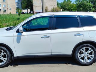 2014 Mitsubishi Outlander III Рестайлинг, белый, 1650000 рублей, вид 3