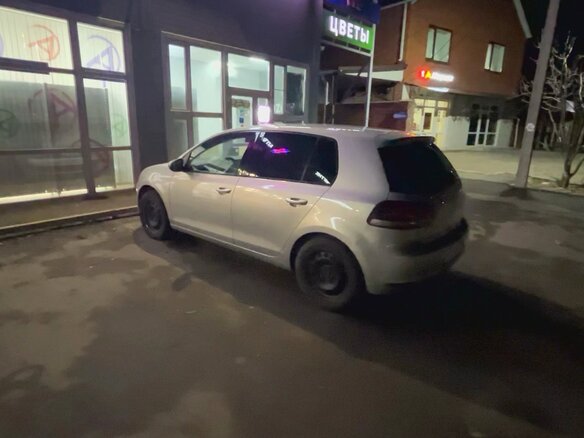 2010 Volkswagen Golf VI, серебристый, 1300000 рублей - вид 4