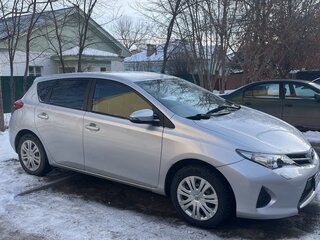 2013 Toyota Auris II, серебристый, 975000 рублей, вид 2