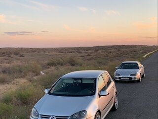 2004 Volkswagen Golf V, серебристый, 650000 рублей, вид 4