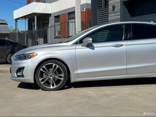 2018 Ford Fusion (North America) II Рестайлинг, серебристый, 2300000 рублей, вид 4