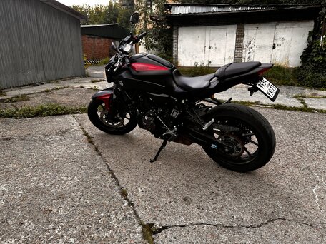 2017 Yamaha MT-07 (FZ-07), красный, 1200000 рублей, вид 2