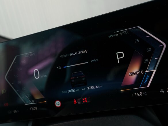 2022 BMW iX xDrive40 I (I20), серый, 7900000 рублей - вид 16