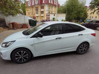 2013 Hyundai Solaris I, белый, 1050000 рублей, вид 3