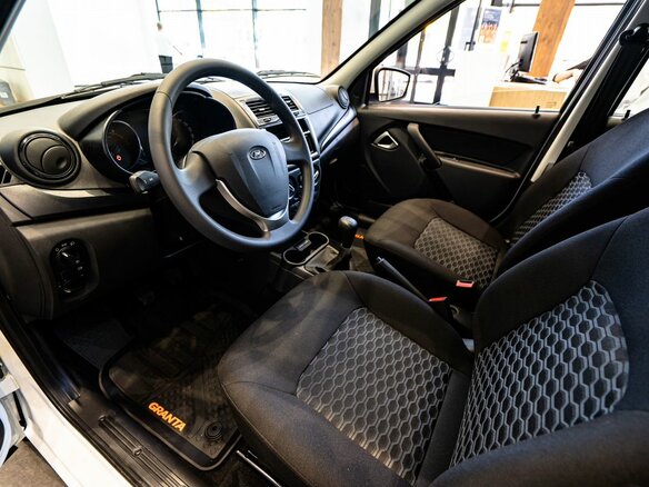 2026 Lada (ВАЗ) Granta I Рестайлинг, белый, 1290000 рублей - вид 9