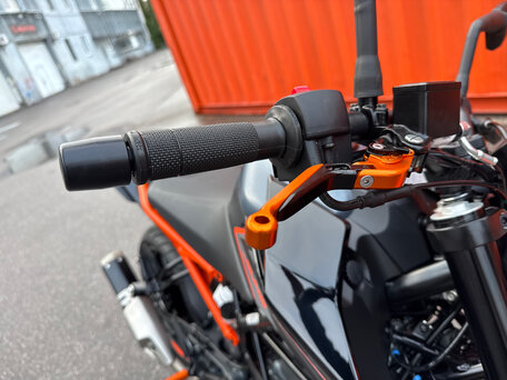2023 KTM 250 Duke, чёрный, 399990 рублей, вид 2