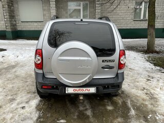 2013 Chevrolet Niva I Рестайлинг, серебристый, 675000 рублей, вид 4