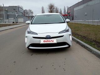 2019 Toyota Prius IV Рестайлинг (XW50), белый, 2023000 рублей, вид 3