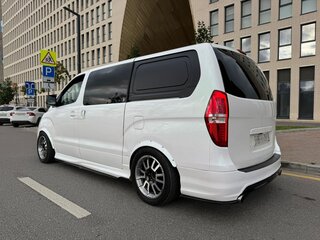 2010 Hyundai Grand Starex I, белый, 2000000 рублей, вид 4