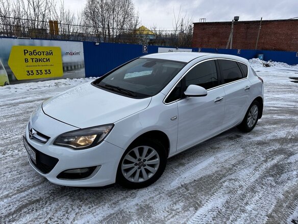 2012 Opel Astra J Рестайлинг, белый, 909999 рублей