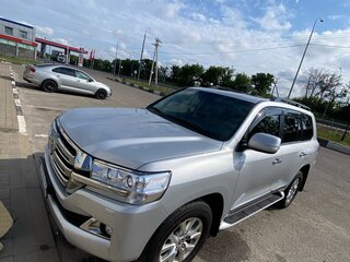 2015 Toyota Land Cruiser 200 Series Рестайлинг 2, серебристый, 5000000 рублей, вид 2