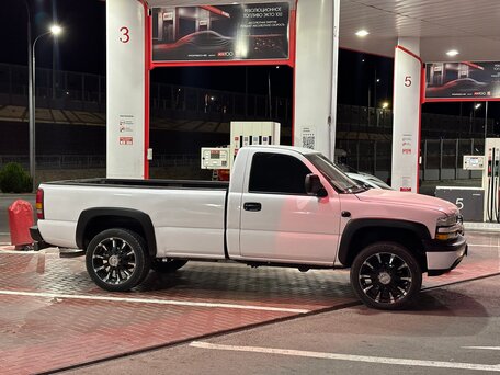 2001 Chevrolet Silverado, белый, 1699900 рублей, вид 2