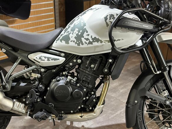 2025 Royal Enfield Himalayan, белый, 599000 рублей - вид 11