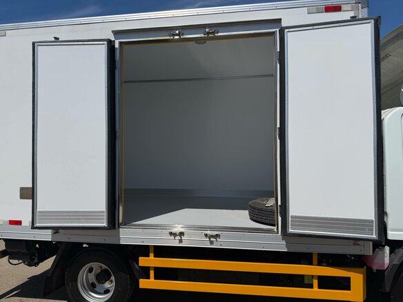 2026 Isuzu Elf (N-series), белый, 4800000 рублей - вид 13