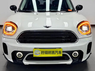 2023 Mini Countryman Cooper II Рестайлинг, белый, 1850000 рублей, вид 2