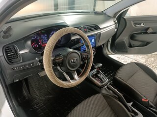 2019 Kia Rio IV, белый, 910000 рублей, вид 4