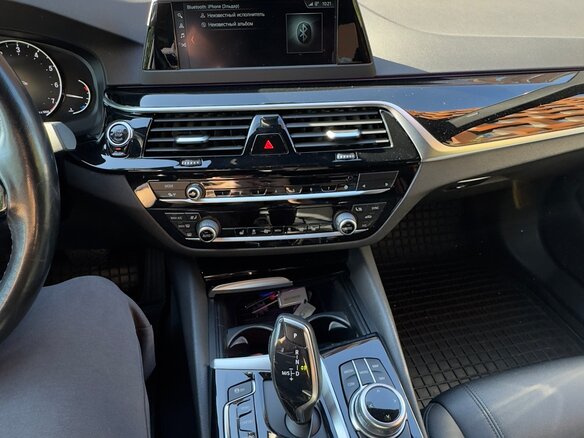 2017 BMW 5 серии 520i VII (G30/G31/G38), чёрный, 2950000 рублей - вид 9